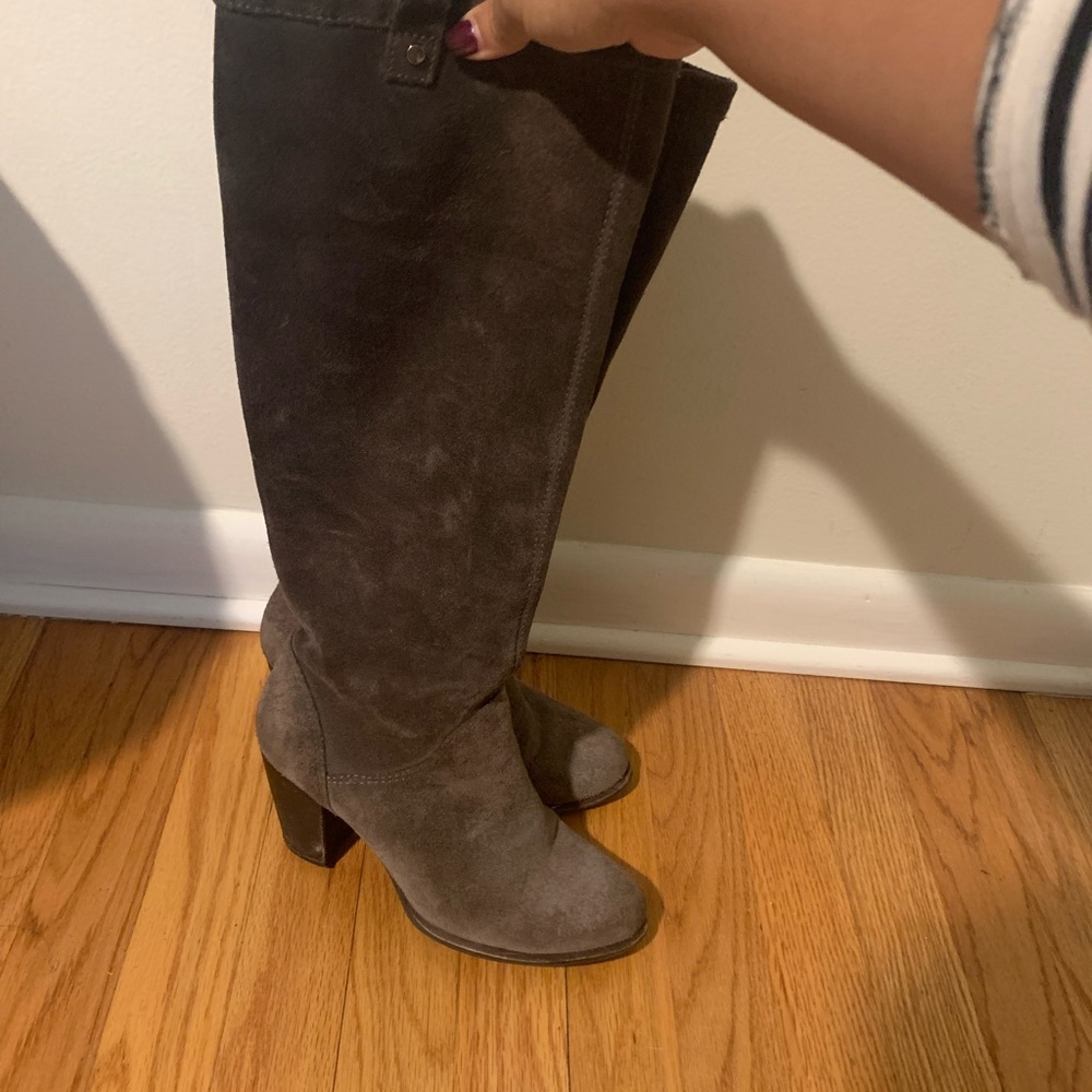 Ugg Grey Suede 100% leather boots with heel